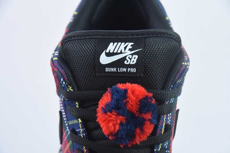 Nardwuar Nike SB Dunk Low II1493-600