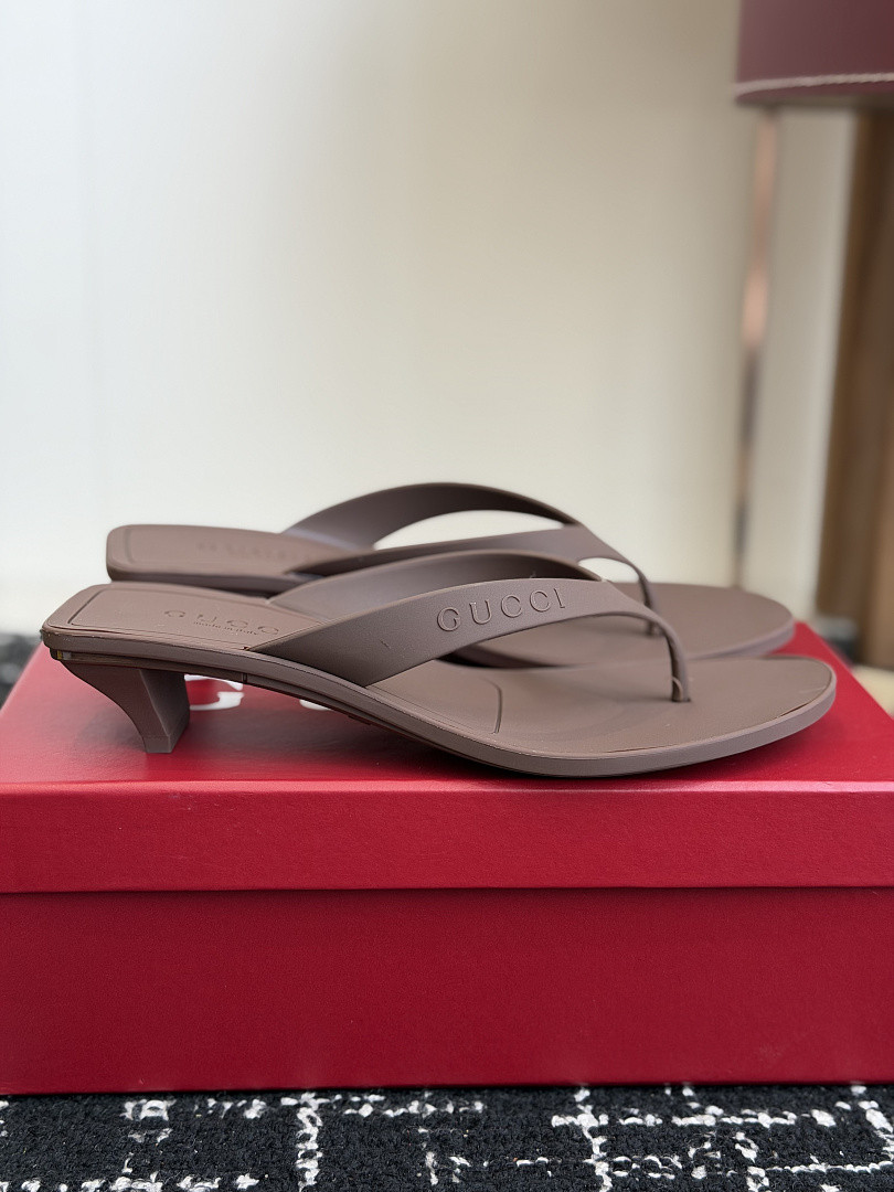 Gvc*1 SANDALS