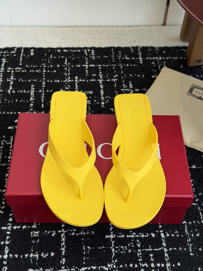 Gvc*1 SANDALS