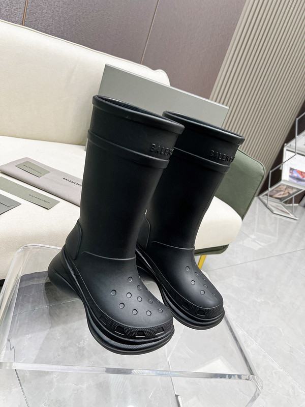 Cr*0*s™ boot in black
