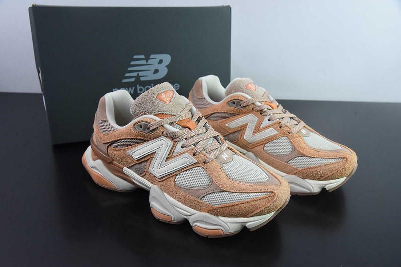 NEW BALANCE SNEAKER