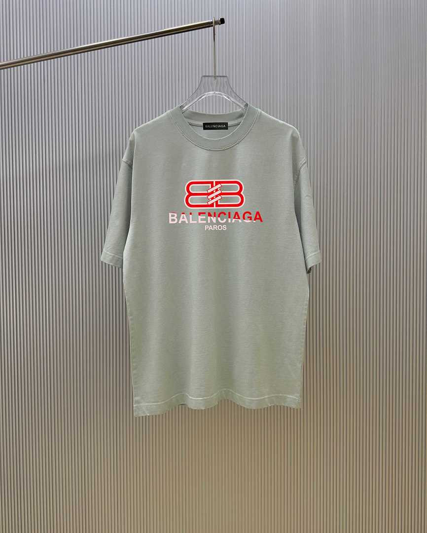 Ba1en*iaga Clothes