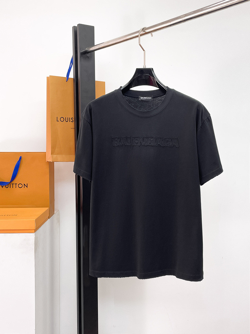 Ba1en*iaga Clothes