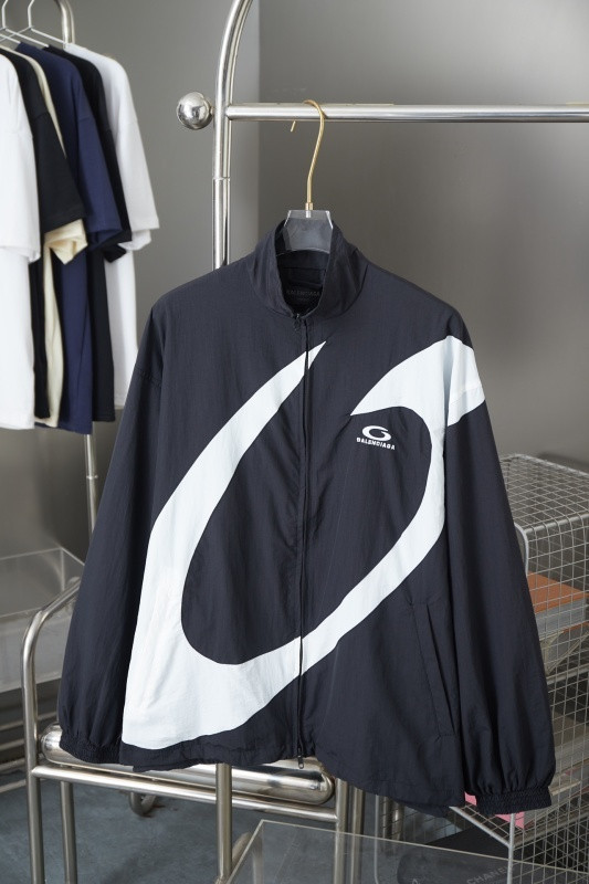 Ba1en*iaga Clothes